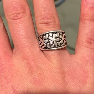 Retired James Avery flower ring